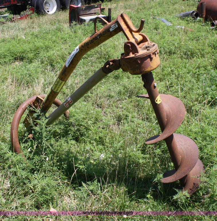 Leinbach three point post hole digger in Tonganoxie, KS Item A2128 sold Purple Wave