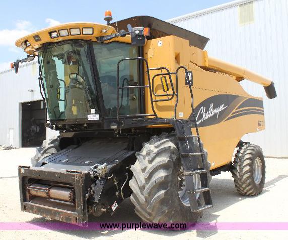image for item A3595 2005 Challenger 670 corn/soybean combine