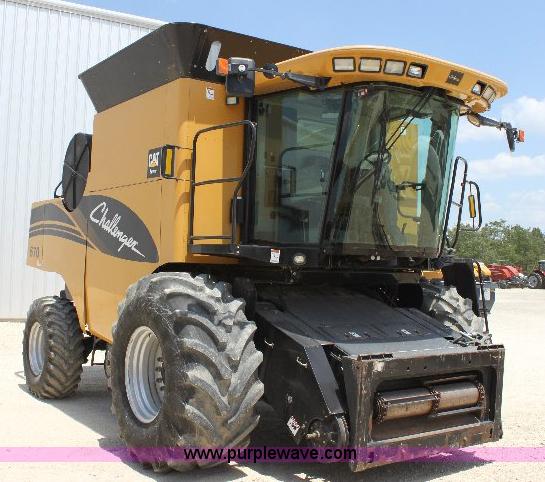 image for item A3595 2005 Challenger 670 corn/soybean combine
