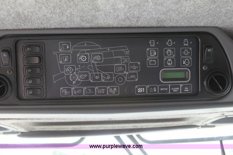 image for item A3595 2005 Challenger 670 corn/soybean combine