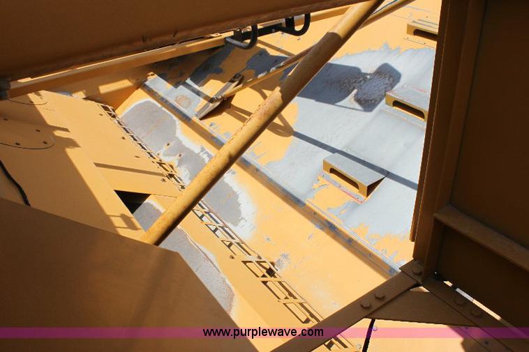 image for item A3595 2005 Challenger 670 corn/soybean combine