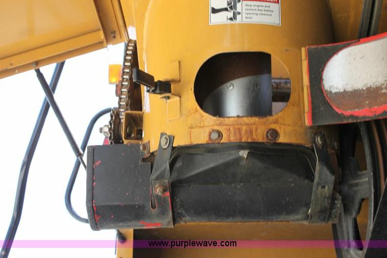 image for item A3595 2005 Challenger 670 corn/soybean combine