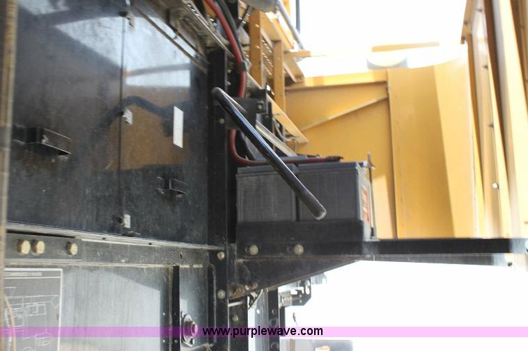 image for item A3595 2005 Challenger 670 corn/soybean combine