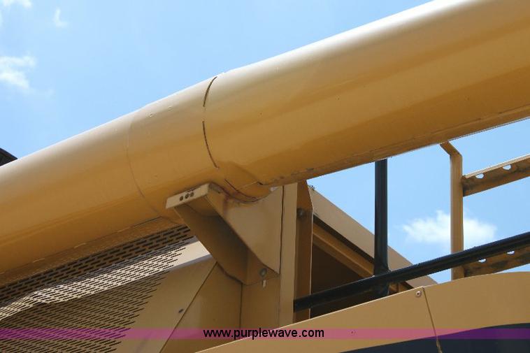 image for item A3595 2005 Challenger 670 corn/soybean combine