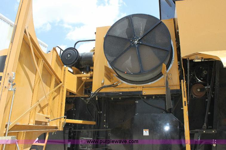 image for item A3595 2005 Challenger 670 corn/soybean combine