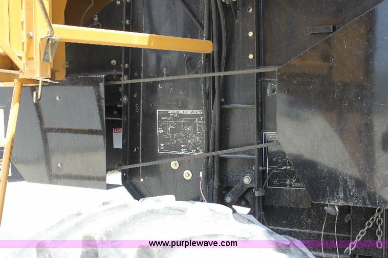 image for item A3595 2005 Challenger 670 corn/soybean combine