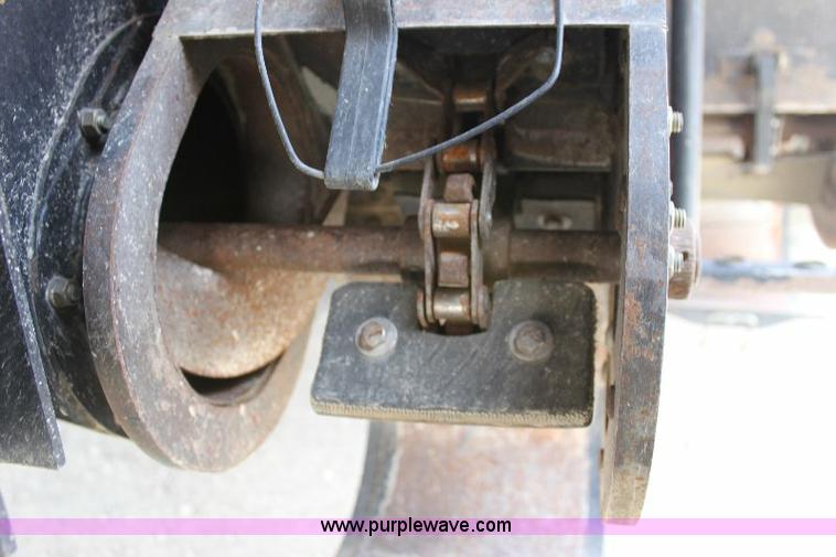 image for item A3595 2005 Challenger 670 corn/soybean combine