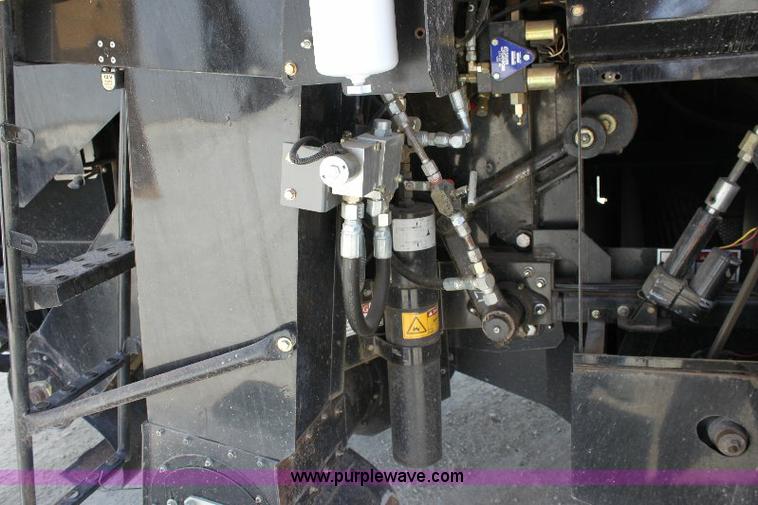 image for item A3595 2005 Challenger 670 corn/soybean combine