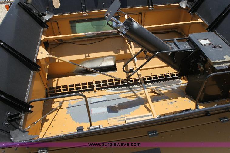 image for item A3595 2005 Challenger 670 corn/soybean combine