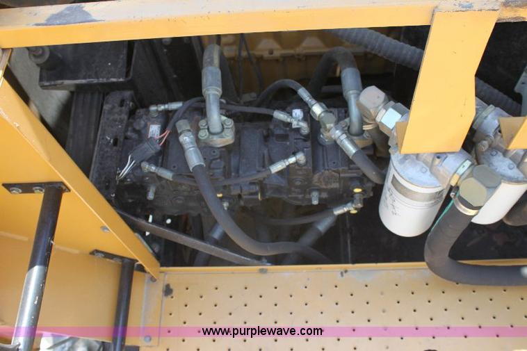 image for item A3595 2005 Challenger 670 corn/soybean combine