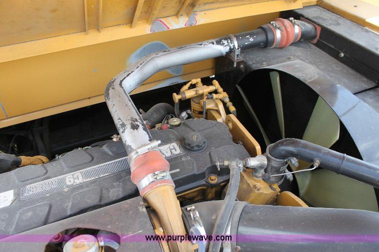 image for item A3595 2005 Challenger 670 corn/soybean combine