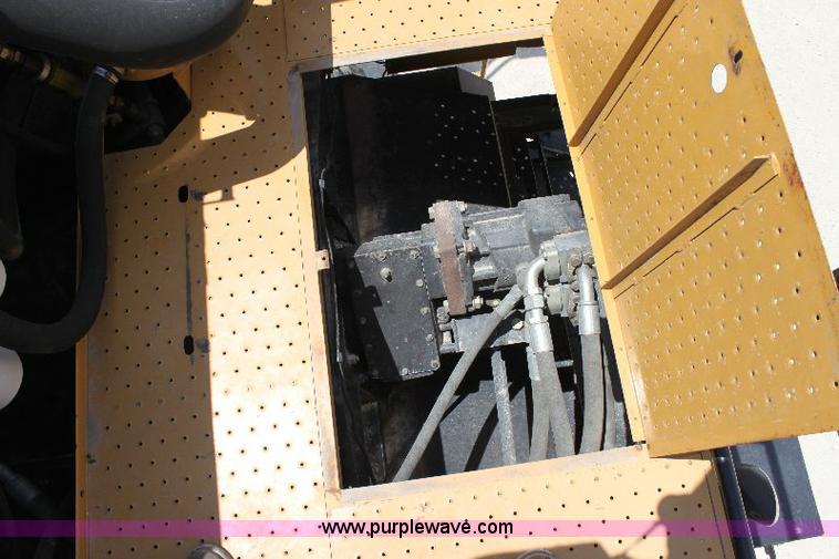 image for item A3595 2005 Challenger 670 corn/soybean combine