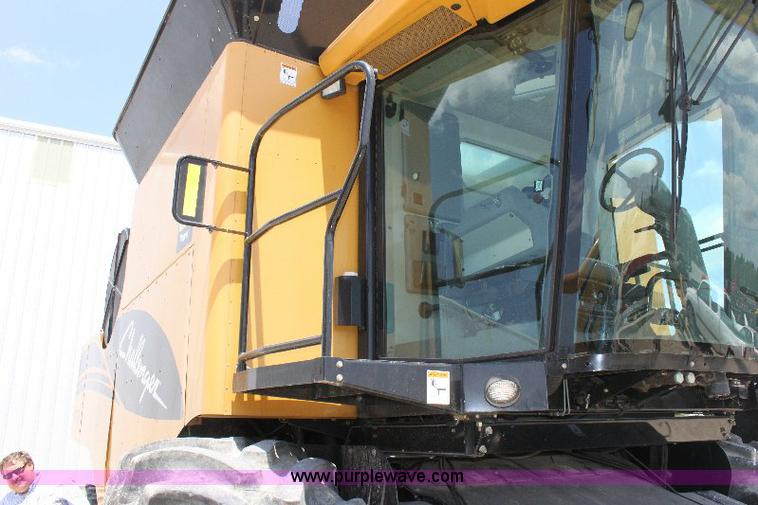 image for item A3595 2005 Challenger 670 corn/soybean combine