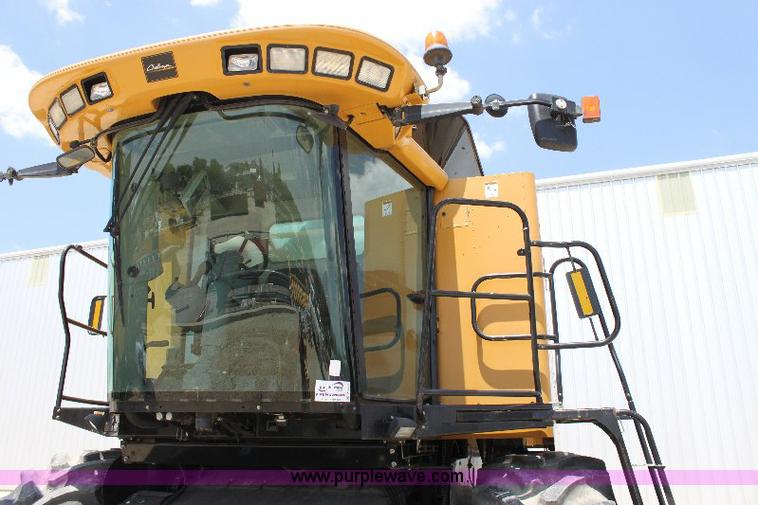 image for item A3595 2005 Challenger 670 corn/soybean combine