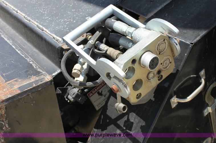 image for item A3595 2005 Challenger 670 corn/soybean combine