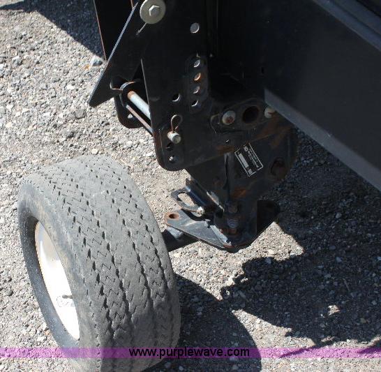 image for item A3599 2005 Mac Don 974 36' flex draper head