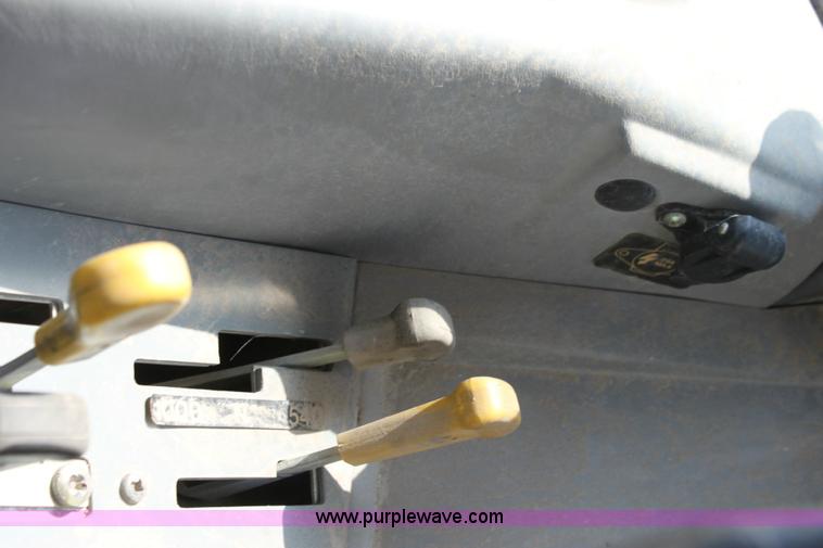 image for item A3606 1998 Massey-Ferguson 4253 tractor