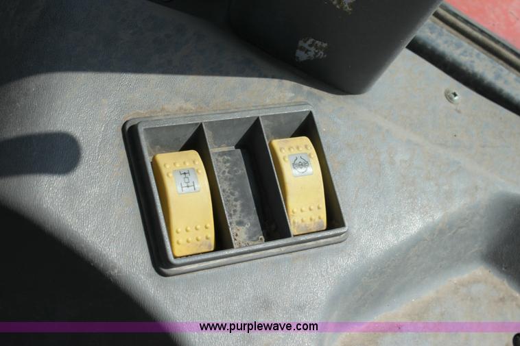 image for item A3606 1998 Massey-Ferguson 4253 tractor