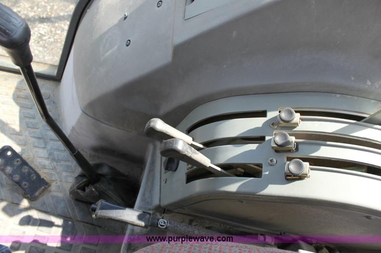 image for item A3606 1998 Massey-Ferguson 4253 tractor