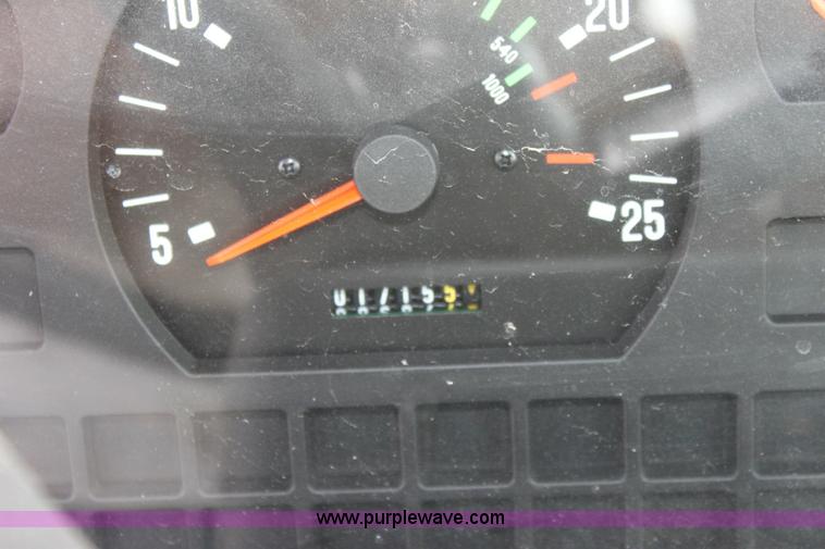 image for item A3606 1998 Massey-Ferguson 4253 tractor