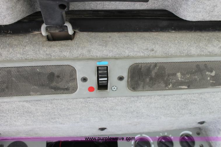 image for item A3606 1998 Massey-Ferguson 4253 tractor