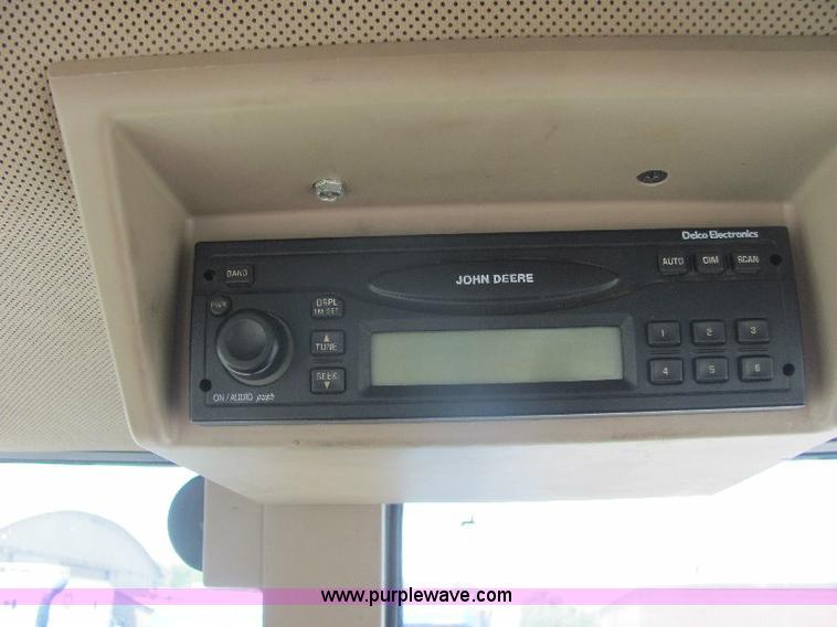 image for item A3663 2002 John Deere 6605 tractor