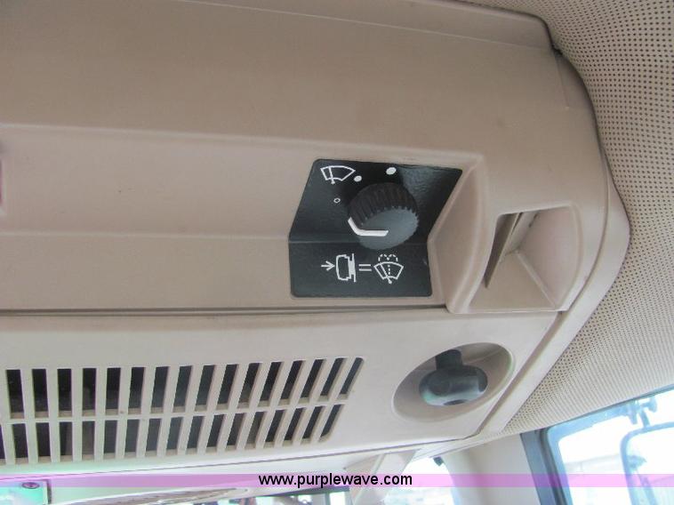 image for item A3663 2002 John Deere 6605 tractor