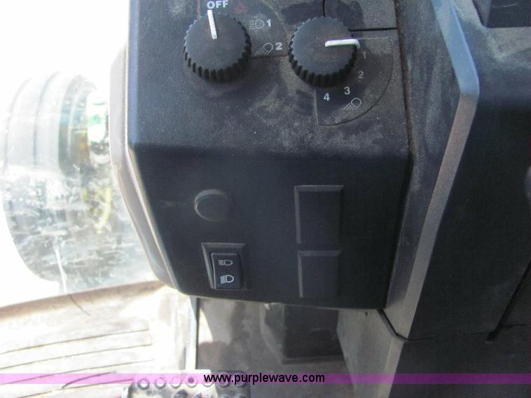 image for item A3663 2002 John Deere 6605 tractor