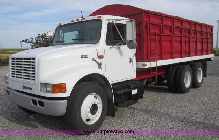 image for item A3866 1998 International 4700 grain truck