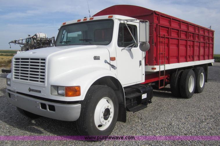 image for item A3866 1998 International 4700 grain truck