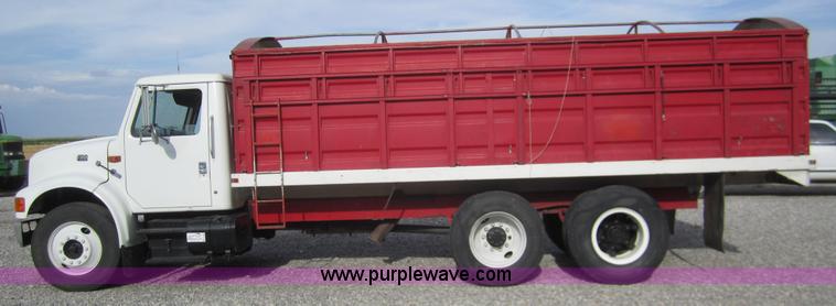 image for item A3866 1998 International 4700 grain truck