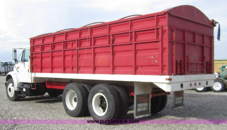 image for item A3866 1998 International 4700 grain truck