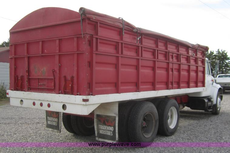 image for item A3866 1998 International 4700 grain truck