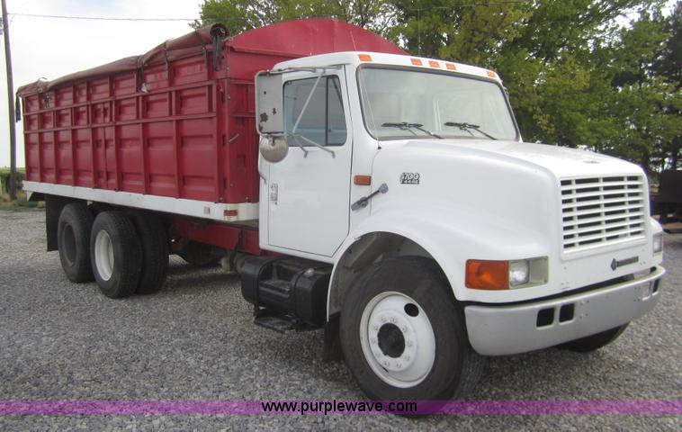 image for item A3866 1998 International 4700 grain truck