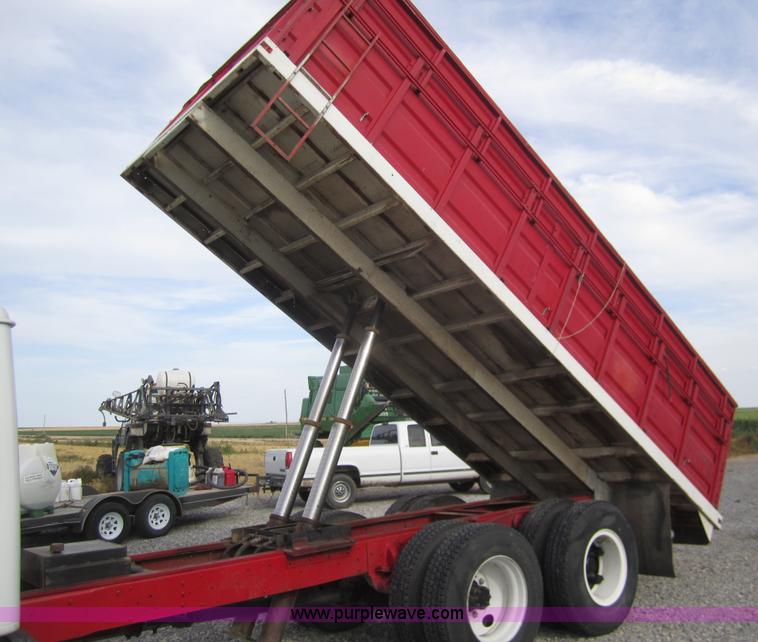 image for item A3866 1998 International 4700 grain truck