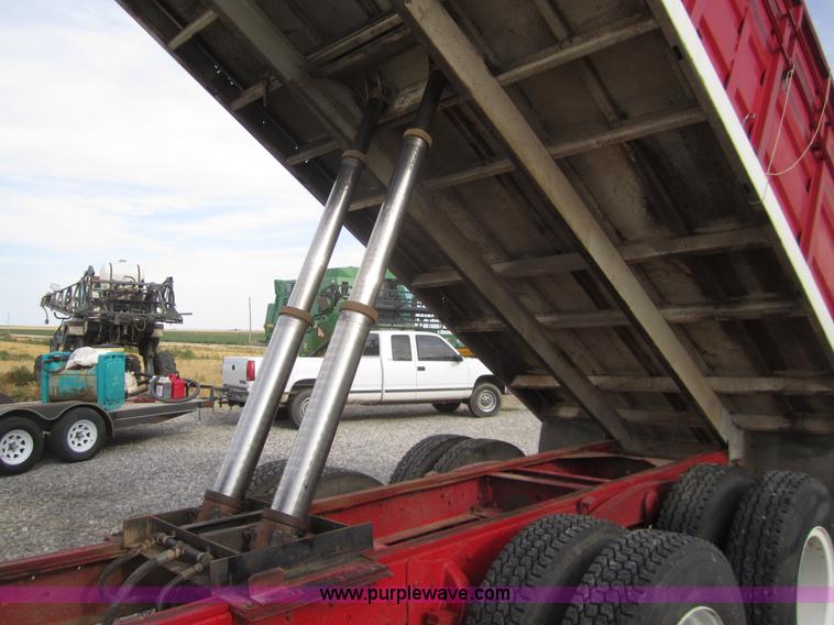 image for item A3866 1998 International 4700 grain truck