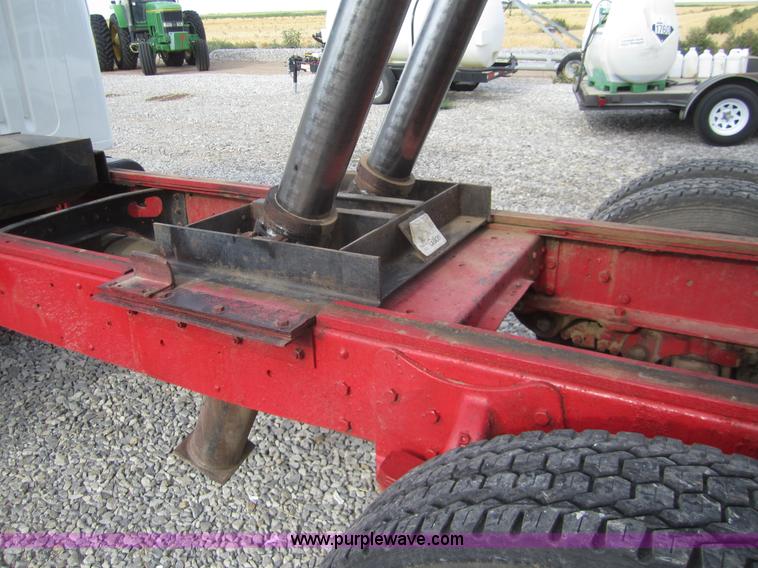 image for item A3866 1998 International 4700 grain truck