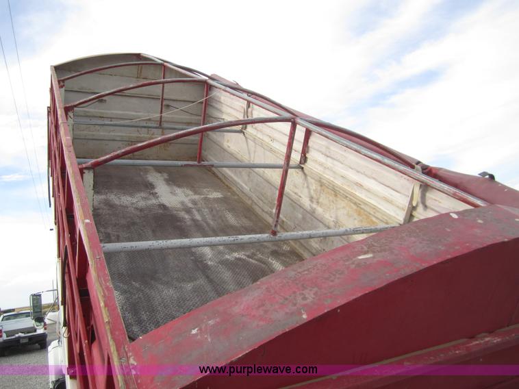 image for item A3866 1998 International 4700 grain truck