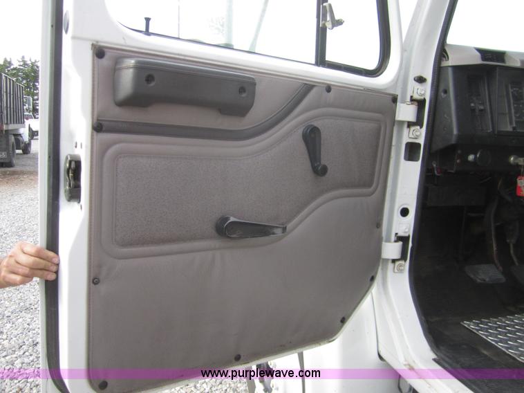 image for item A3866 1998 International 4700 grain truck