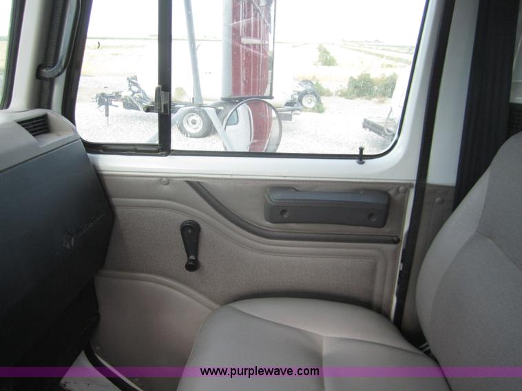 image for item A3866 1998 International 4700 grain truck