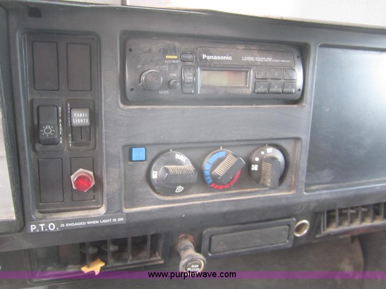 image for item A3866 1998 International 4700 grain truck