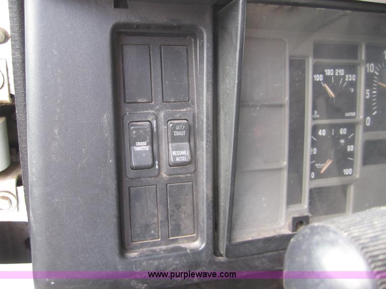 image for item A3866 1998 International 4700 grain truck