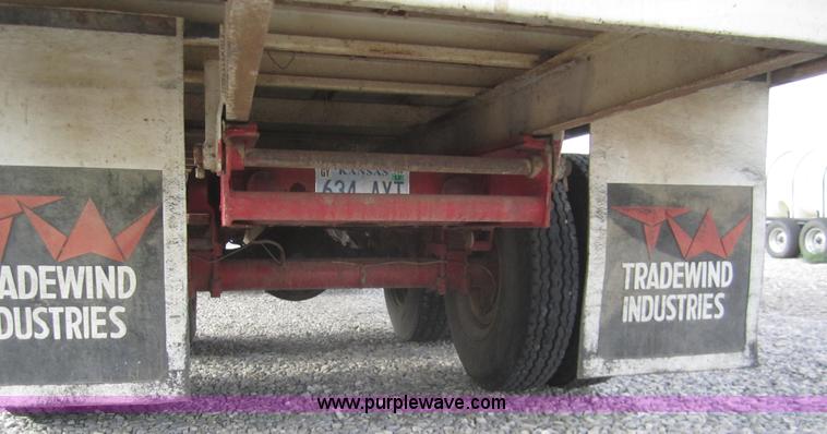 image for item A3866 1998 International 4700 grain truck
