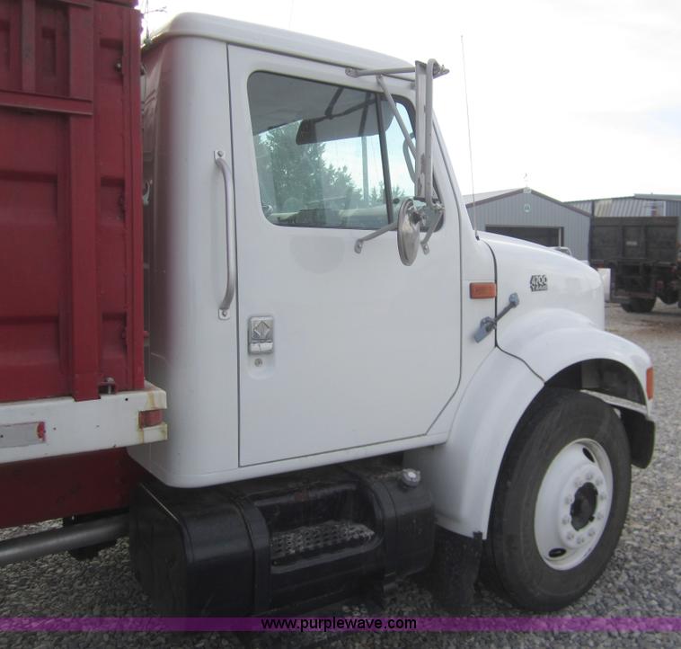 image for item A3866 1998 International 4700 grain truck