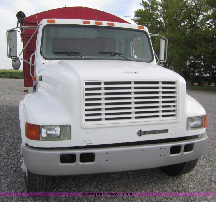 image for item A3866 1998 International 4700 grain truck