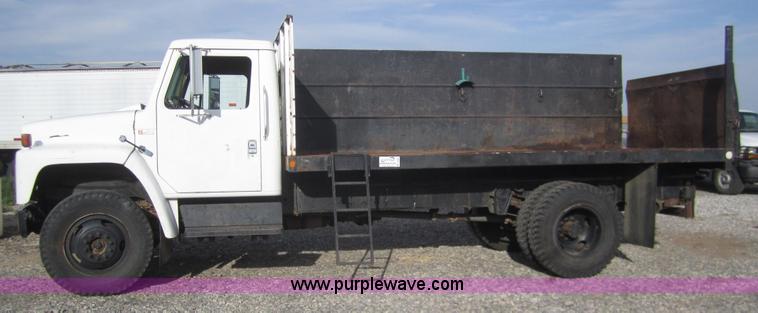 image for item A3867 1982 International 1724 flatbed semi truck