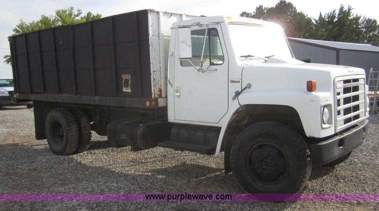 image for item A3867 1982 International 1724 flatbed semi truck