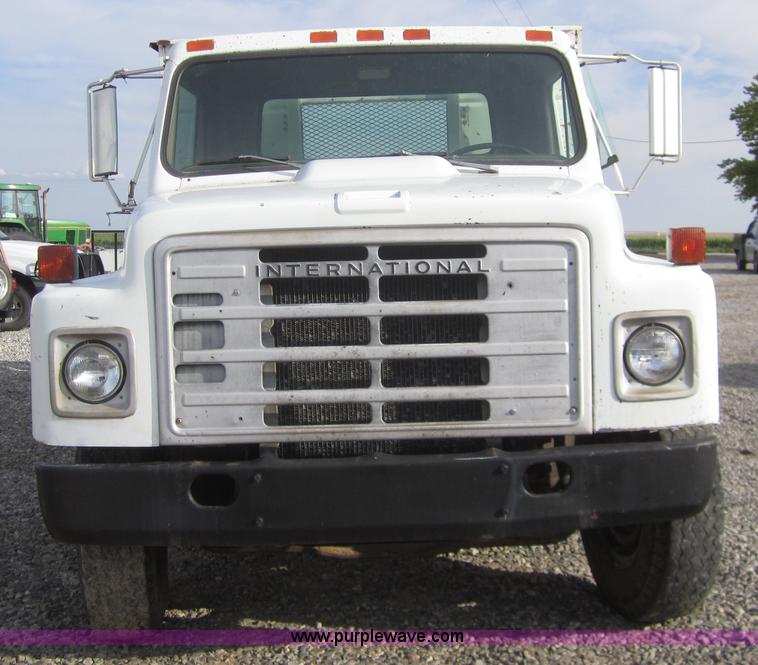 image for item A3867 1982 International 1724 flatbed semi truck