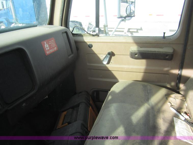 image for item A3867 1982 International 1724 flatbed semi truck