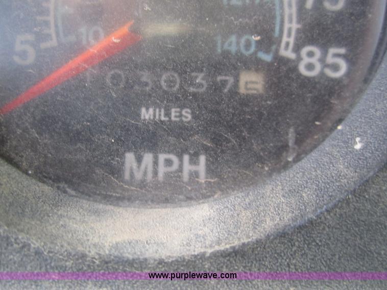 image for item A3867 1982 International 1724 flatbed semi truck